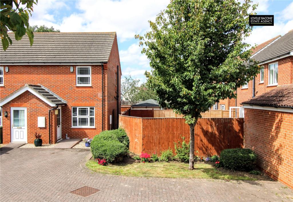 2 bedroom end of terrace house for sale in Allington Drive, Great