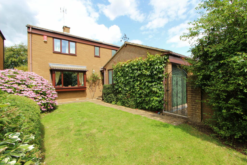 4 bedroom detached house for sale in Lilliput Avenue, Chipping Sodbury, BS37