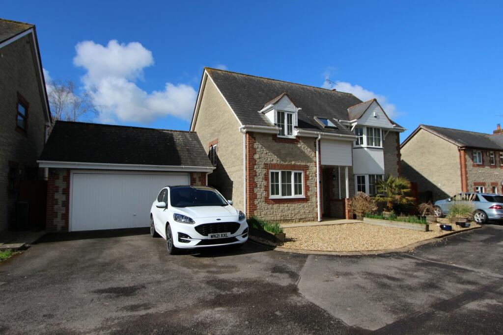 5 bedroom detached house for sale in Turnpike Gate, Wickwar, GL12