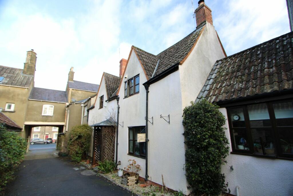 2 bedroom cottage for sale in High Street, Chipping Sodbury, BS37