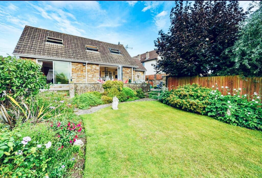 4 bedroom detached house for sale in Westerleigh Road, Westerleigh, BS37
