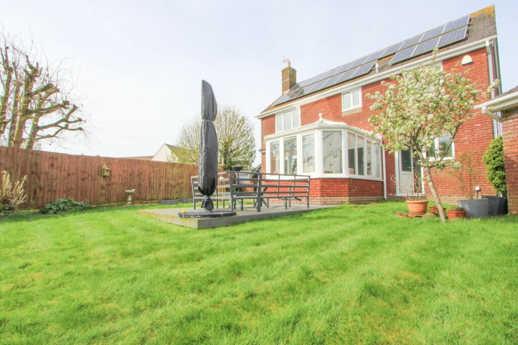 4 bedroom detached house for sale in Canters Leaze, Wickwar, GL12