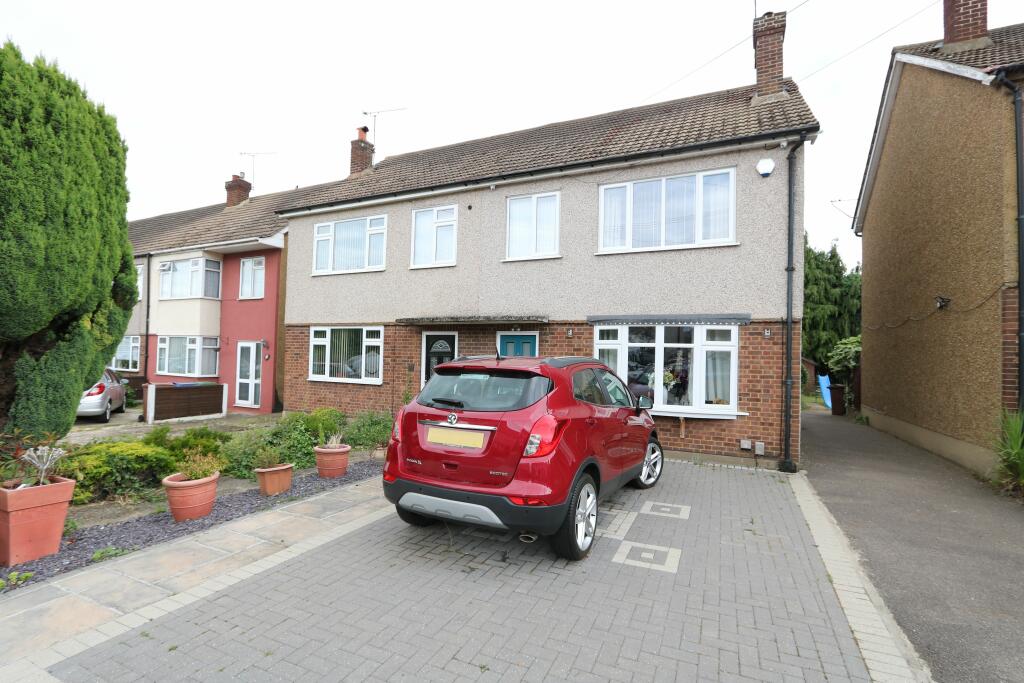 3 bedroom semidetached house for sale in Grays End Close, Grays, RM17
