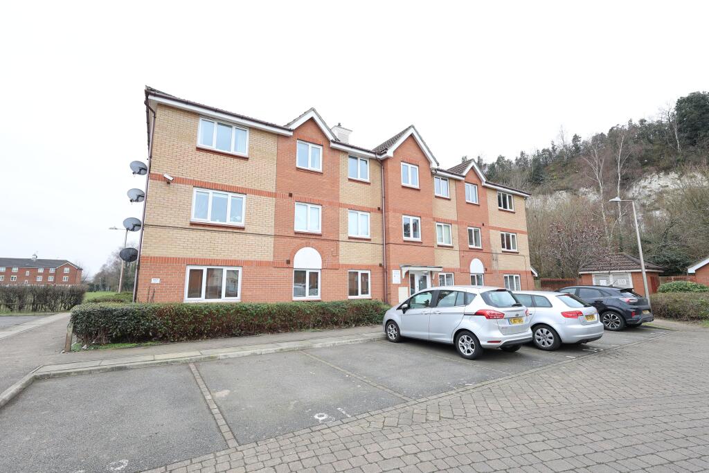 Main image of property: Frobisher Gardens, Chafford Hundred (with En-suite)