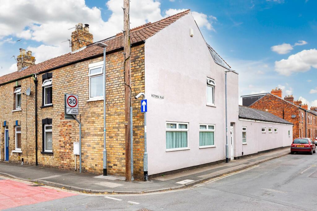 3 bedroom end of terrace house for sale in Victoria Road, Pocklington