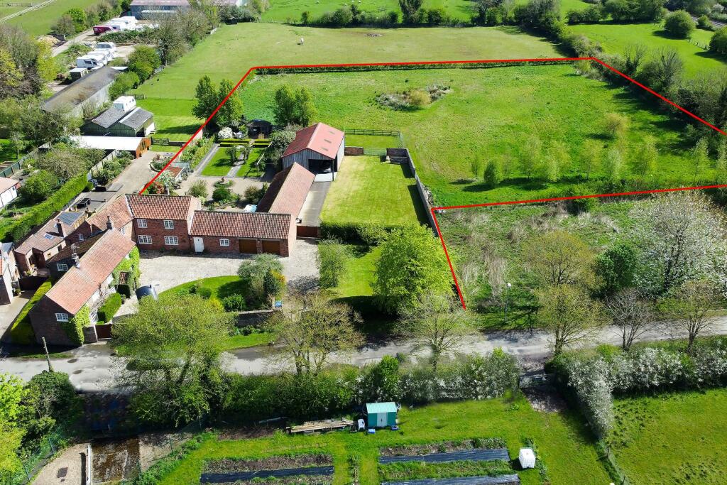 6 bedroom detached house for sale in Nethergate, Nafferton, Driffield, YO25 4LP, YO25