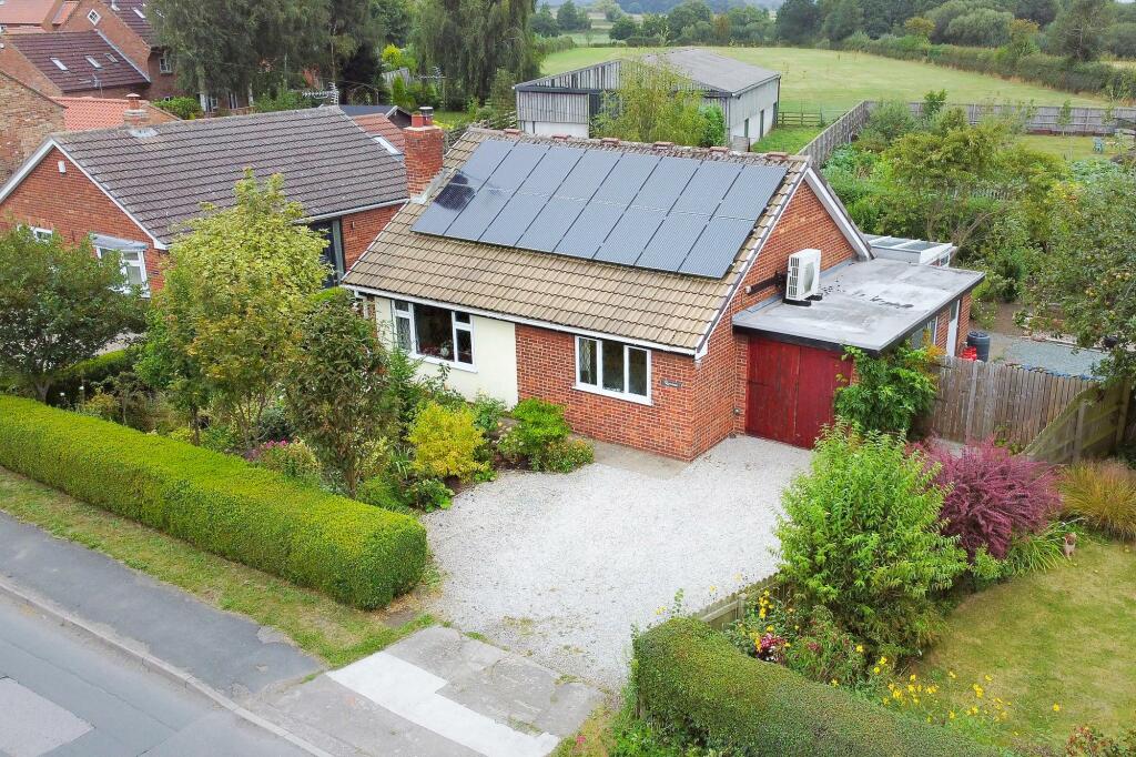 Main image of property: Roxana, Main Street, Melbourne, York, YO42 4RE