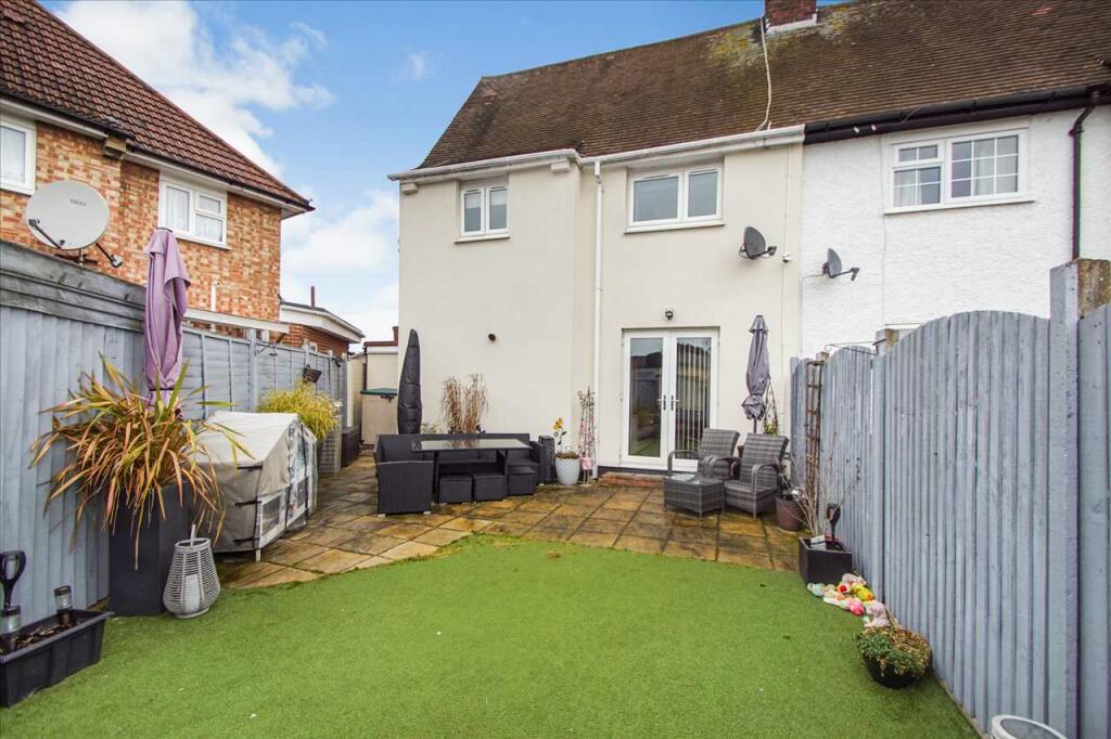 3 bedroom semidetached house for sale in St Crescent
