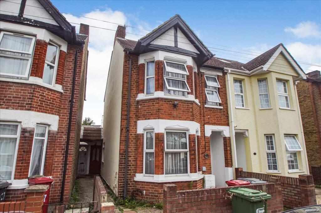 4 bedroom semidetached house for sale in Ragstone Road, Slough, SL1