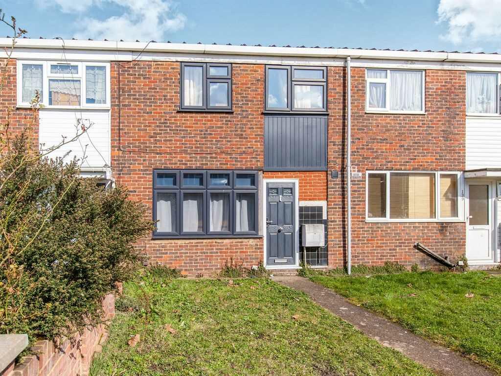 3 bedroom terraced house for sale in High Street, Chalvey, Slough, SL1