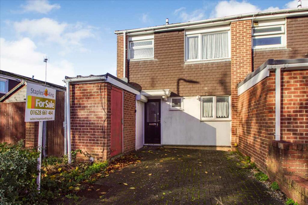 3 bedroom end of terrace house for sale in Cheviot Road, Langley, SL3