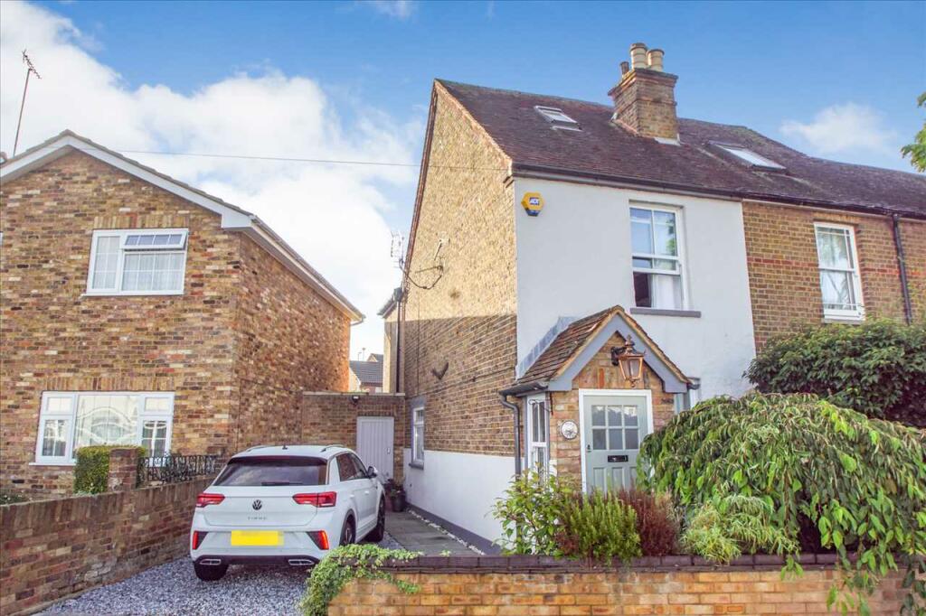 3 bedroom semidetached house for sale in Lower Cippenham Lane