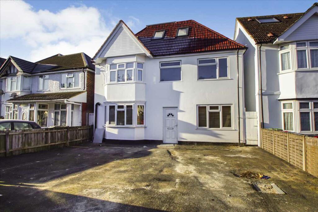 8 bedroom detached house for sale in Ragstone Road, Slough, SL1