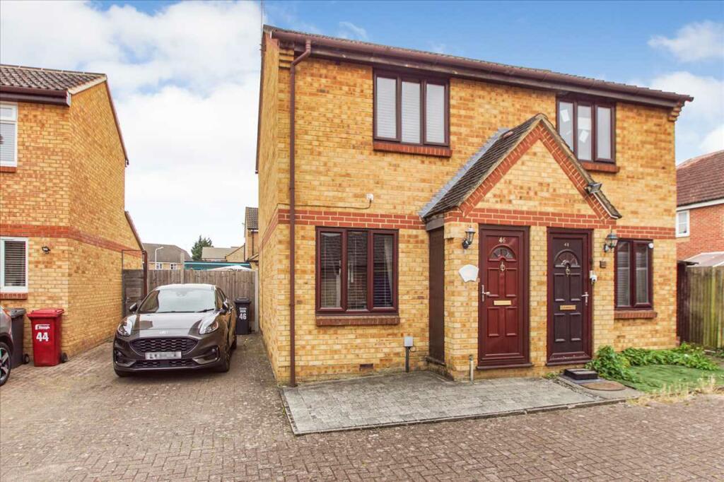 2 bedroom semidetached house for sale in Alder Close, Cippenham