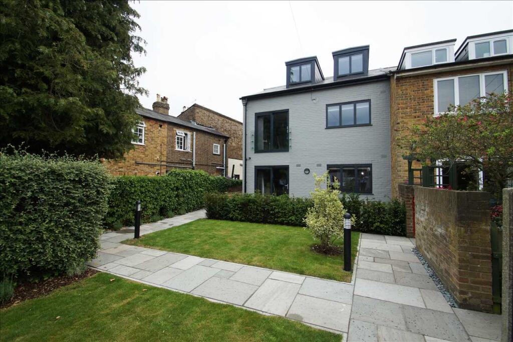 Main image of property: Castle Hill House, 20 Castle Hill, Maidenhead