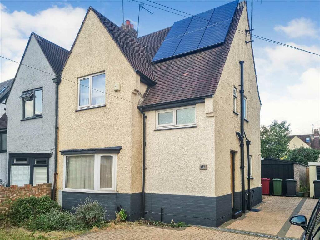 3 bedroom semidetached house for sale in St Crescent