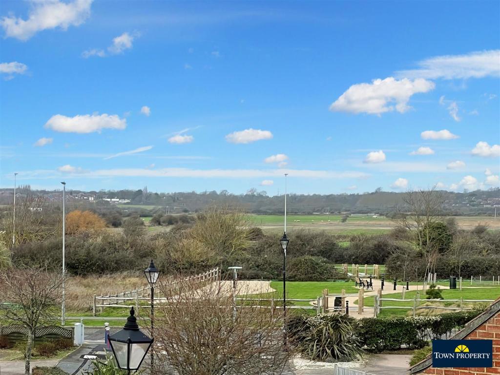 5 bedroom town house for sale in Hobart Quay, Eastbourne, BN23