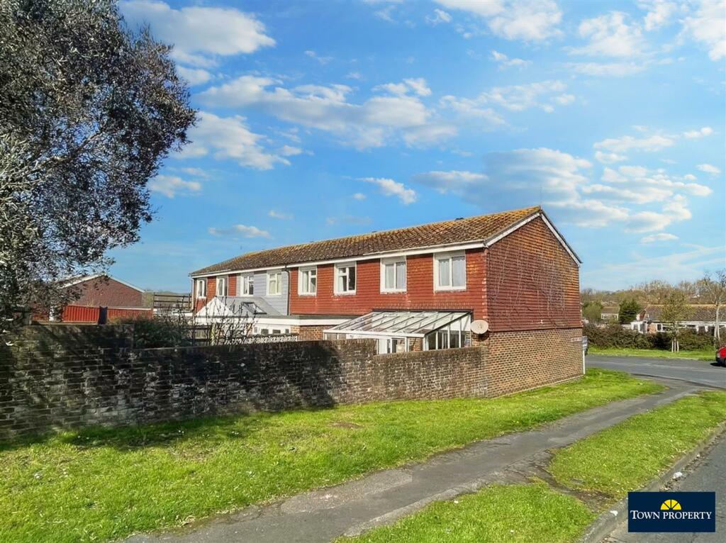 2 bedroom end of terrace house for sale in Hawkhurst Close, Eastbourne