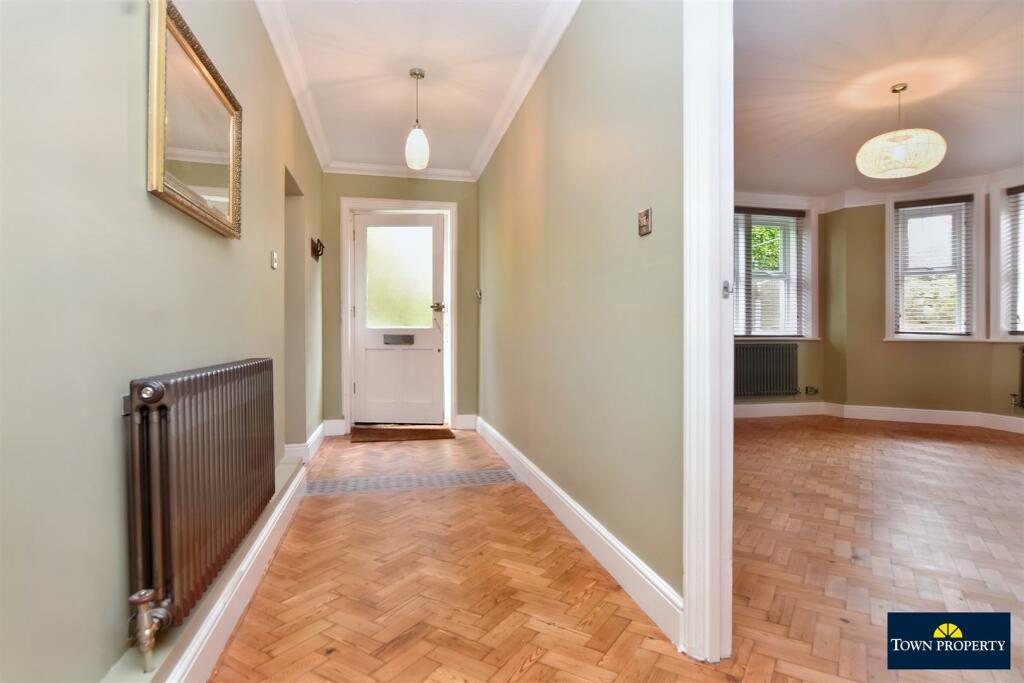 2 bedroom flat for sale in St. Johns Road, Eastbourne, BN20