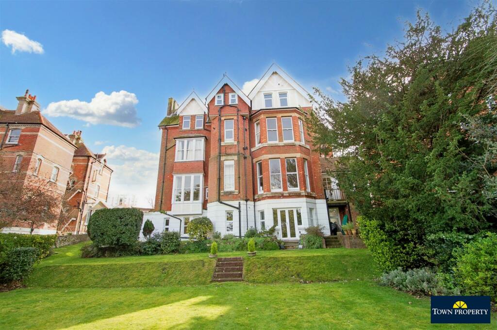 2 bedroom flat for sale in St. Johns Road, Eastbourne, BN20