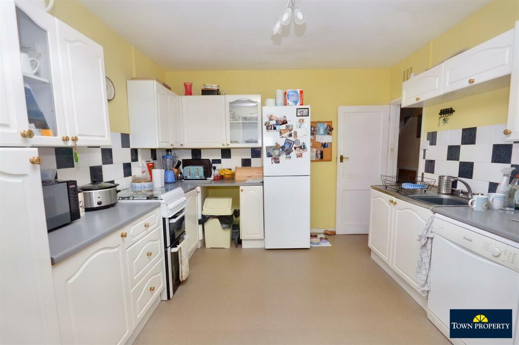 3 bedroom end of terrace house for sale in St. Philips Avenue