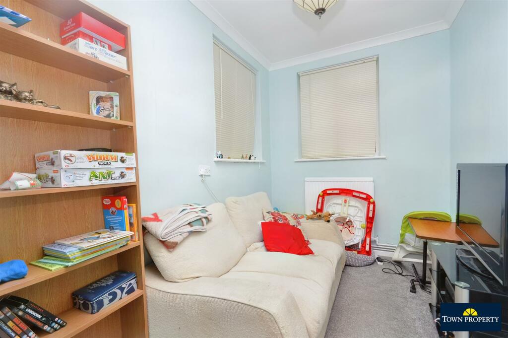 3 bedroom end of terrace house for sale in St. Philips Avenue