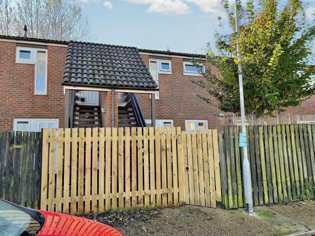 2 bedroom for sale in Kirkstall Close, Eastbourne, BN22