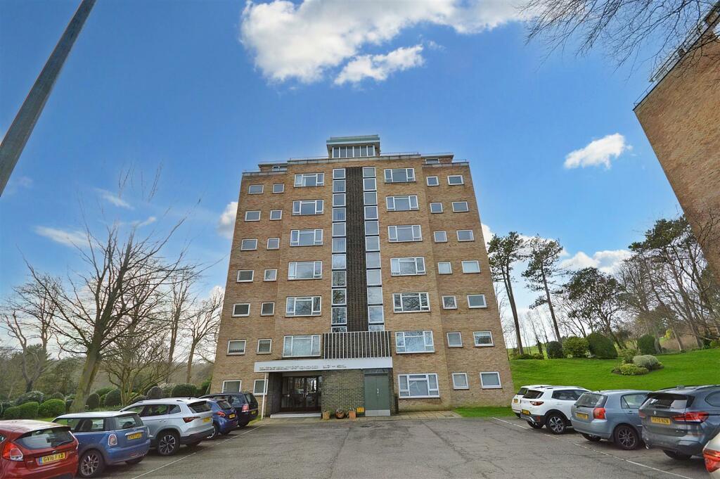 2 bedroom flat for sale in Compton Place Road, Eastbourne, BN21