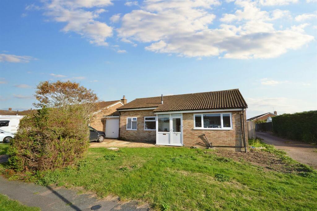 3 bedroom detached bungalow for sale in Seven Sisters Road, Eastbourne