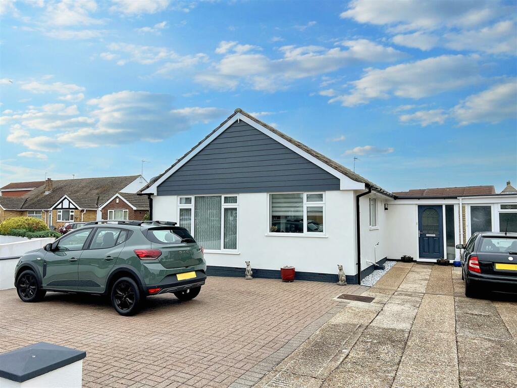 2 bedroom detached bungalow for sale in Langney Green, Eastbourne, BN23