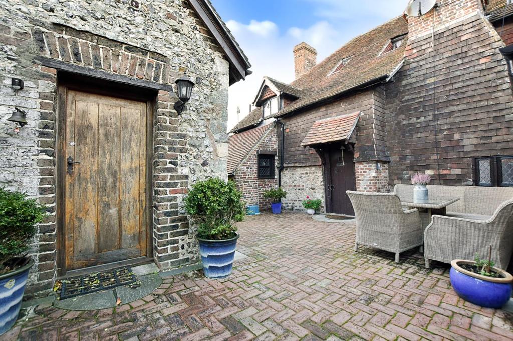 4 bedroom semidetached house for sale in High Street, Westham