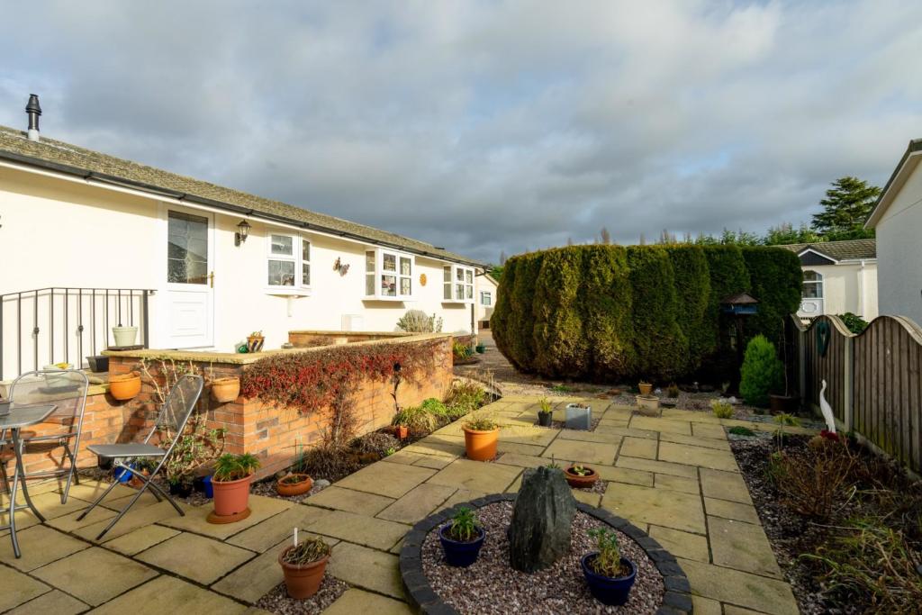 3 bedroom detached bungalow for sale in The Willows, Acaster Malbis, York, YO23