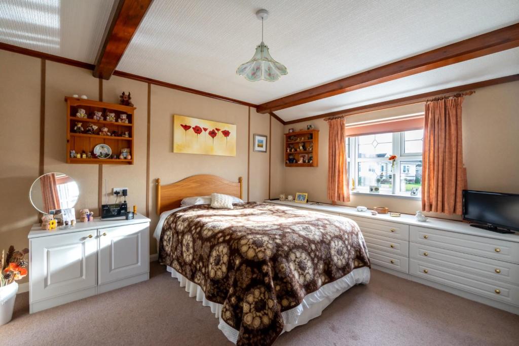 3 bedroom detached bungalow for sale in The Willows, Acaster Malbis