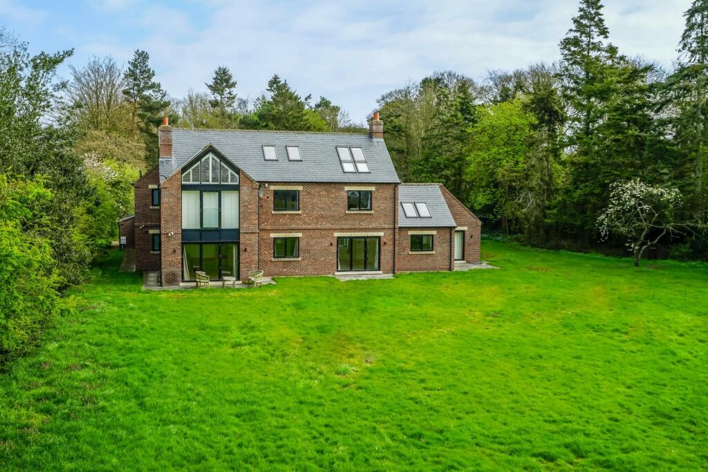 6 bedroom detached house for sale in York Road, SuttonOnTheForest, York, YO61