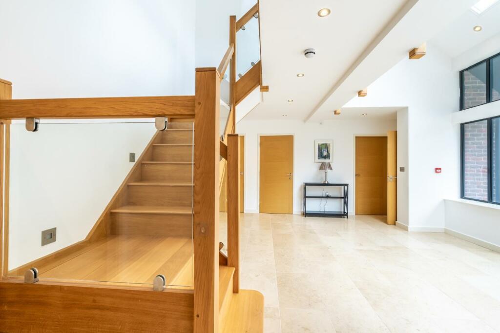 6 bedroom detached house for sale in York Road, SuttonOnTheForest