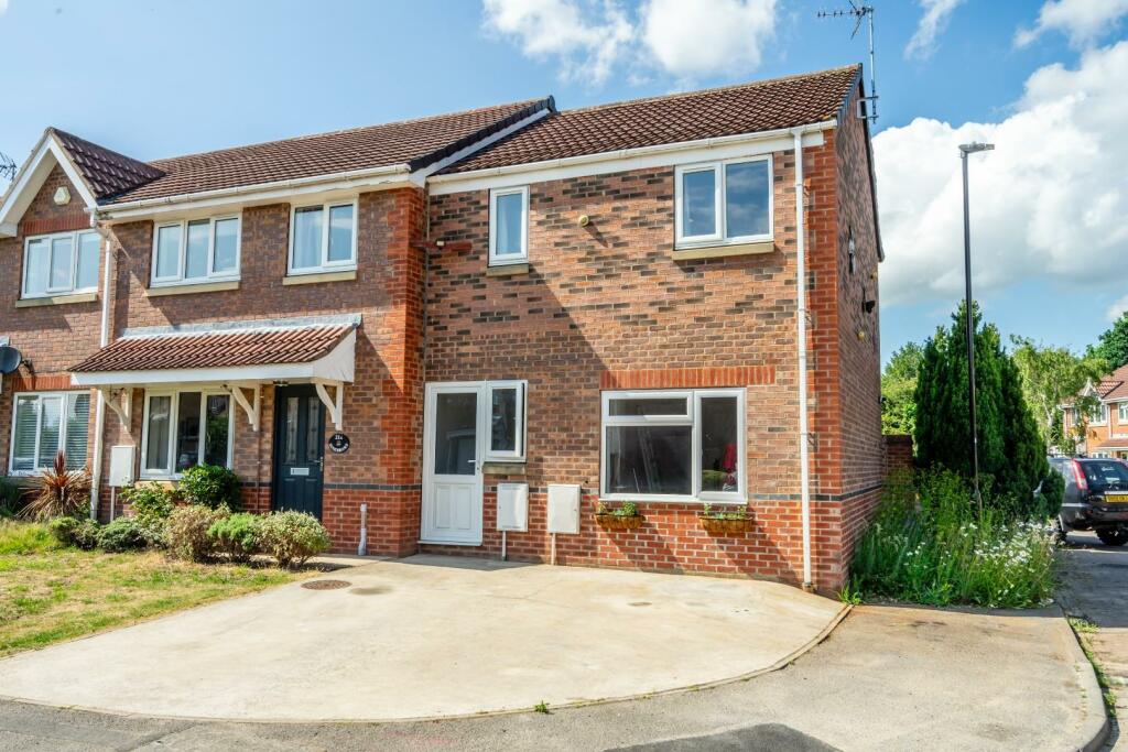 2 bedroom town house for sale in Holyrood Drive, Rawcliffe, York, YO30