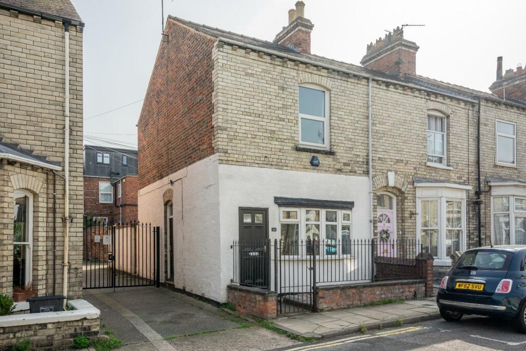 2 bedroom end of terrace house for sale in Scott Street, York, YO23