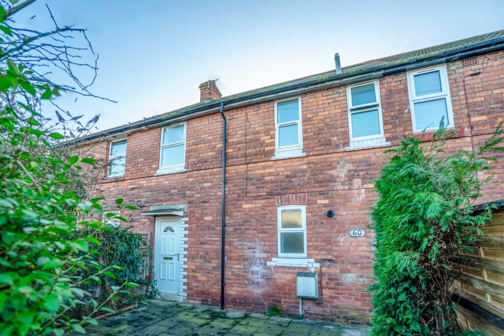 3 bedroom terraced house for sale in Rawdon Avenue, York, YO10