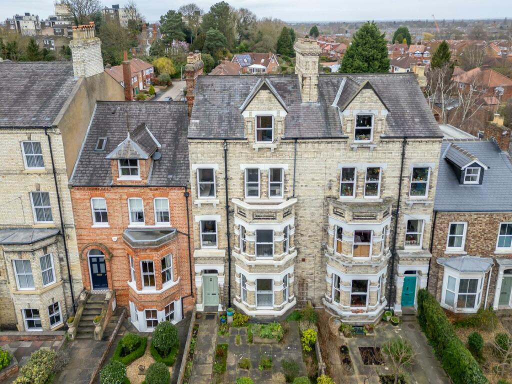 5 bedroom town house for sale in Road, York, YO24