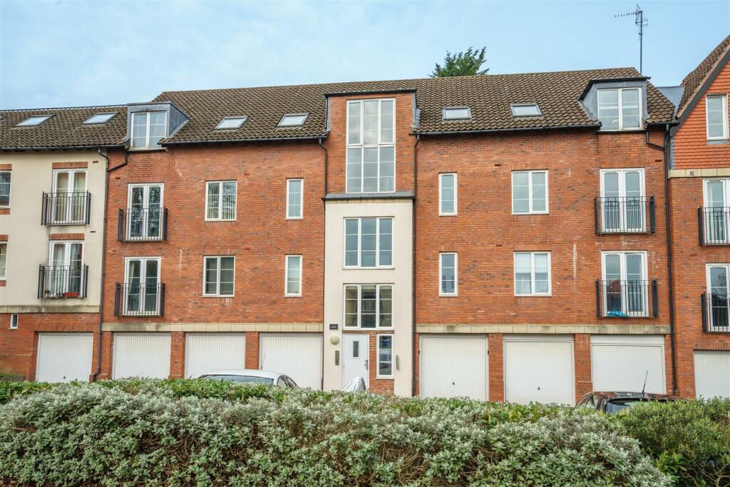 2 bedroom apartment for sale in Shelley House, Monument Close, York, YO24