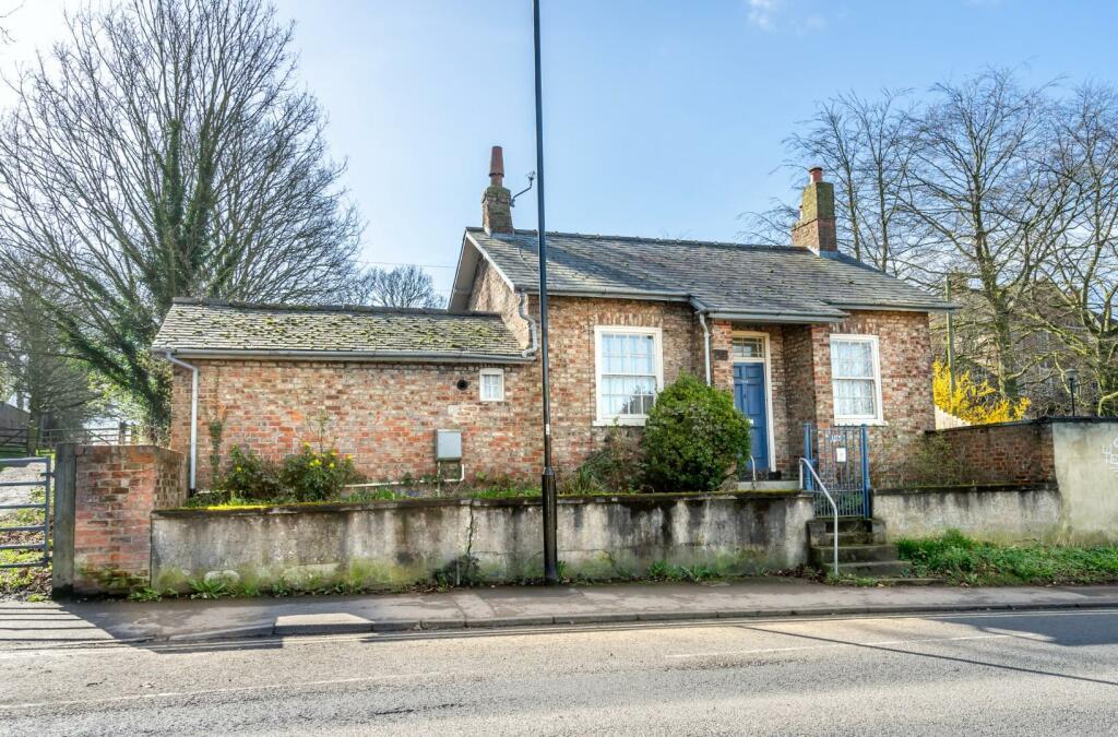 2 bedroom detached house for sale in Heslington Road, York, YO10