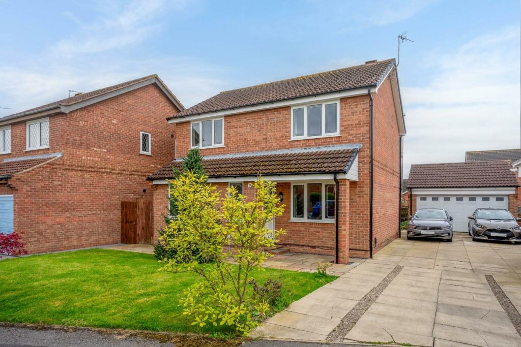 4 bedroom detached house for sale in Leighton Croft, Rawcliffe, York, YO30