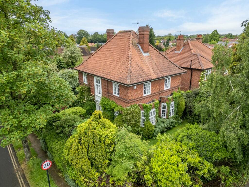 4 bedroom detached house for sale in The Horseshoe, York, YO24