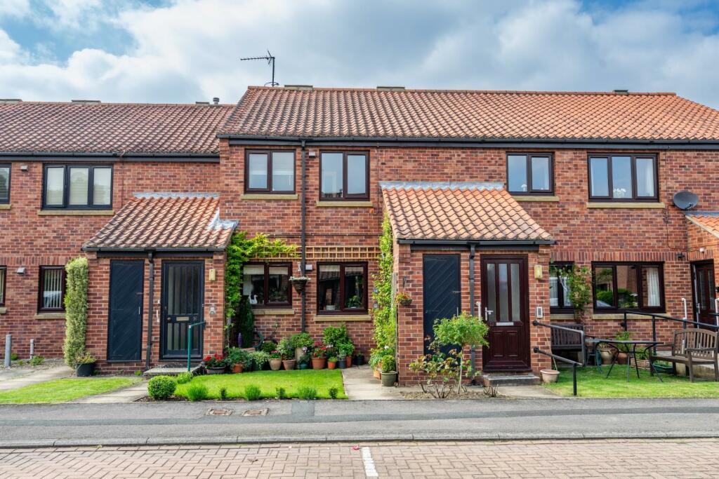 1 bedroom flat for sale in Heslington Court, Heslington, York, YO10