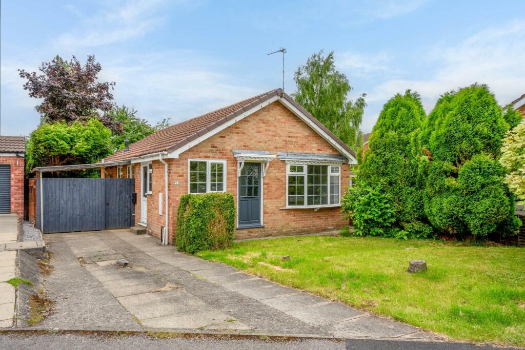 3 bedroom detached bungalow for sale in Knapton Close, Strensall, York