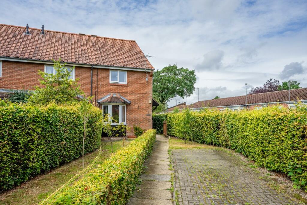 2 bedroom end of terrace house for sale in Alder Way, New Earswick