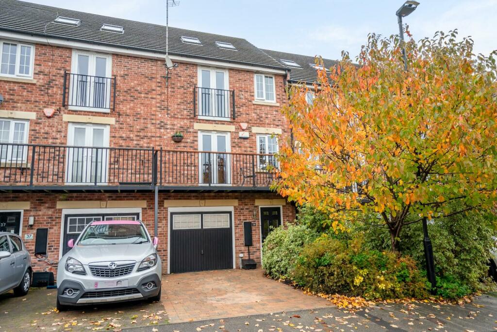 5 bedroom town house for sale in Principal Rise, Dringhouses, York, YO24
