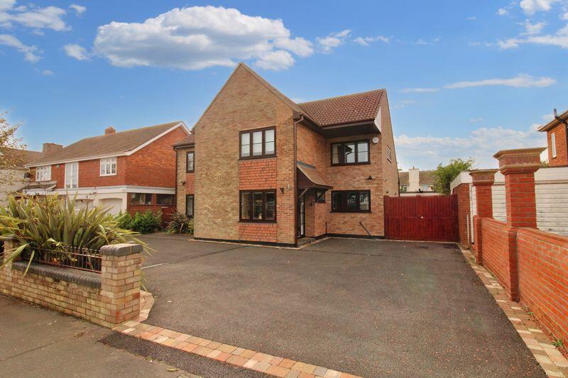 4 bedroom detached house for sale in Buxton Avenue, Gorleston, Great