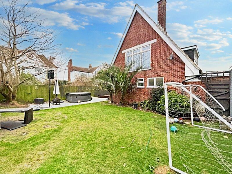 3 bedroom detached house for sale in Buxton Avenue, Gorleston, Great