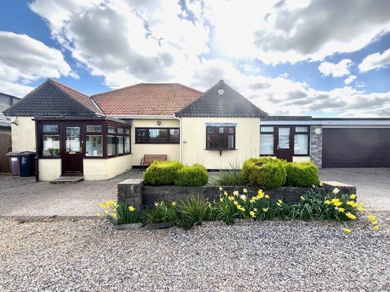 3 bedroom detached bungalow for sale in Links Road, Gorleston, Great